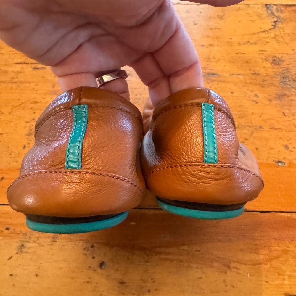 Tieks tan camel used leather flats - Picture 2 of 4